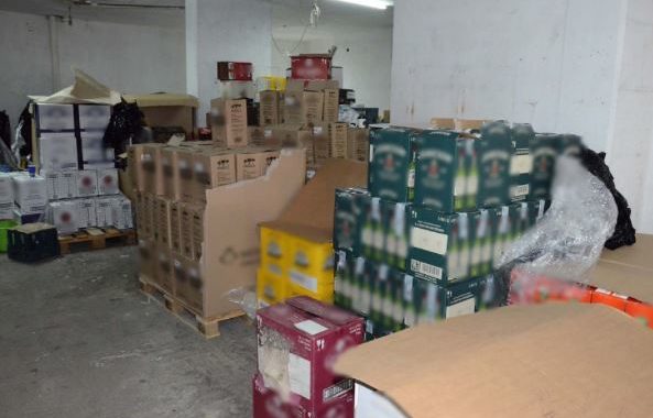 Εξαρθρώθηκε εγκληματική οργάνωση που γέμιζε την αγορά με ποτά “μπόμπες” από τη Βουλγαρία