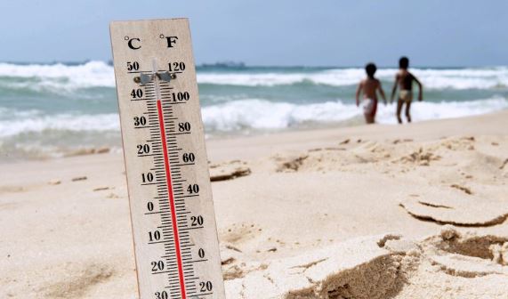 Υπουργείο υγείας :Όχι στις παραλίες τα μικρά παιδιά από τις 12:00 έως τις 17:00